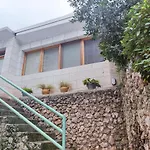 Garni Ivanac 브렐라