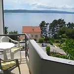 Garni Ivanac 브렐라