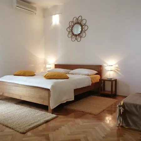 Ferienhaus Garni Ivanac Brela