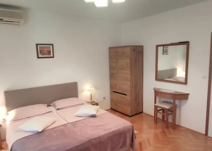 Ferienhaus Garni Ivanac Brela